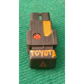 Кнопка аварийной сигнализации Toyota Camry SV40 