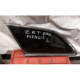Стекло собачника левое Toyota Avensis t270
